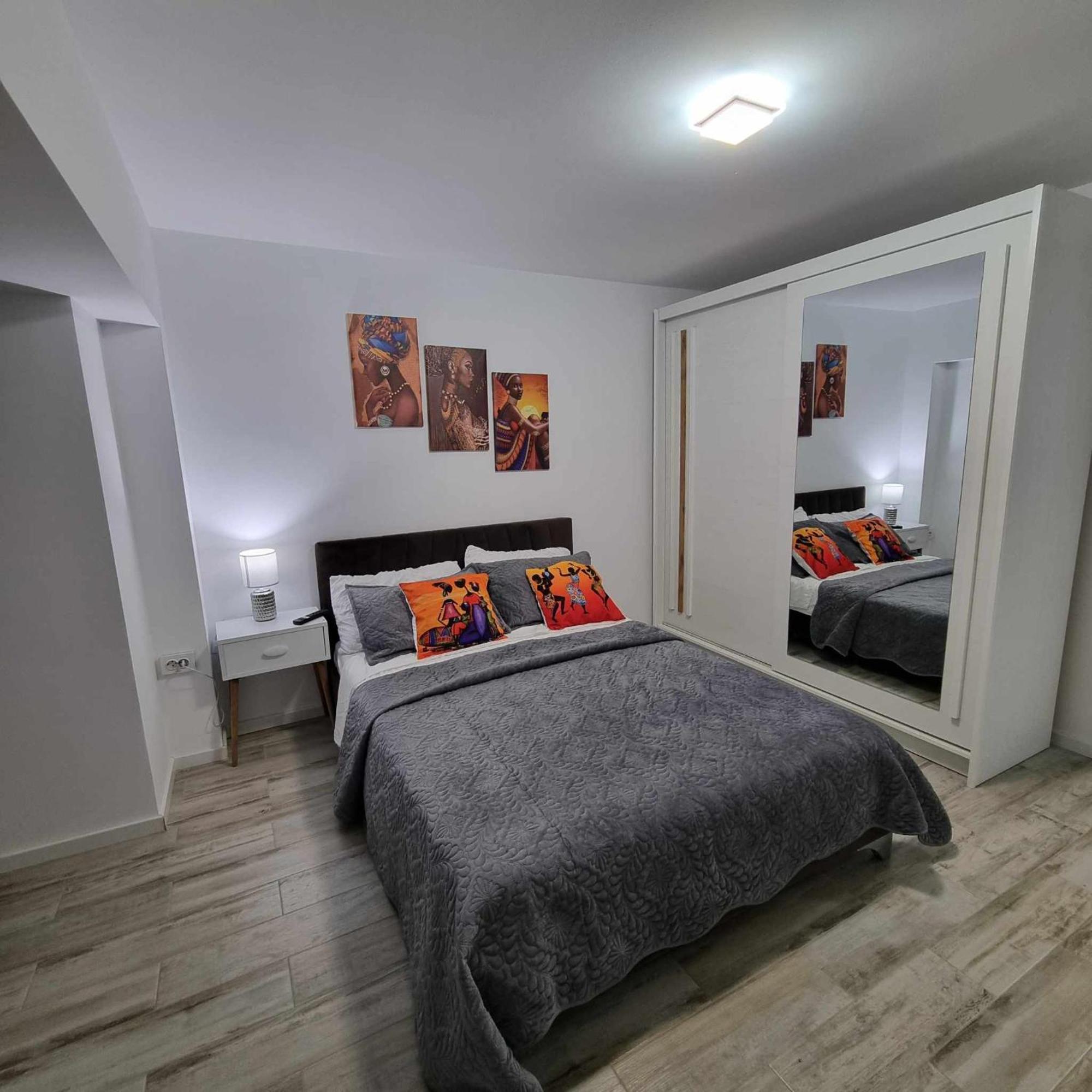 Luxurious Apartment With 3 Rooms And 2 Bathrooms In Corabia Extérieur photo